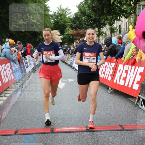 14.06.2026 - REWE Women's Run Strokosch-Dieckow http://msf.ph/oto/9753472 14.06.2026 09:48:51 Ziel 10215, 10266, 10407, 10642, 10929, 11141 meine-sportfotos.de