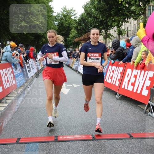 14.06.2026 - REWE Women's Run Strokosch-Dieckow http://msf.ph/oto/9753489 14.06.2026 09:48:51 Ziel 10215, 10266, 10407, 10642, 10929, 11141 meine-sportfotos.de