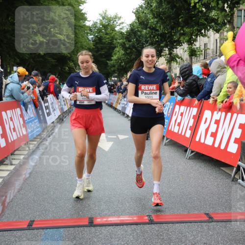 14.06.2026 - REWE Women's Run Strokosch-Dieckow http://msf.ph/oto/9753504 14.06.2026 09:48:51 Ziel 10215, 10266, 10407, 10642, 10929, 11141 meine-sportfotos.de