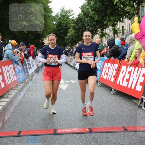 14.06.2026 - REWE Women's Run Strokosch-Dieckow http://msf.ph/oto/9753518 14.06.2026 09:48:50 Ziel 10215, 10266, 10929, 11141 meine-sportfotos.de