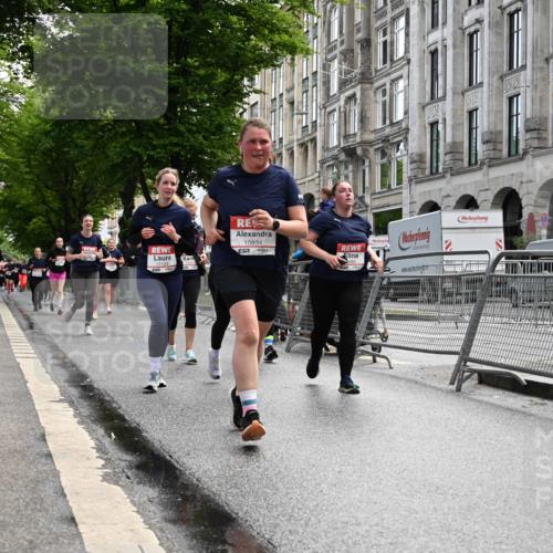 14.06.2026 - REWE Women's Run J. Mangold http://msf.ph/oto/9753525 14.06.2026 10:10:50 Ziel 10140, 10514, 10821, 10834, 10985, 11124, 11328, 11450, 11451 meine-sportfotos.de