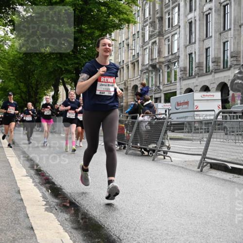 14.06.2026 - REWE Women's Run J. Mangold http://msf.ph/oto/9753552 14.06.2026 10:10:53 Ziel 10053, 10111, 10406, 10429, 10468, 10821, 10834, 10985, 11124, 11328, 11450, 11451, 11500 meine-sportfotos.de