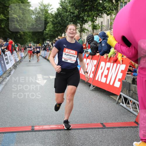 14.06.2026 - REWE Women's Run Strokosch-Dieckow http://msf.ph/oto/9753563 14.06.2026 09:48:44 Ziel 10115, 11141, 11529, 11530 meine-sportfotos.de