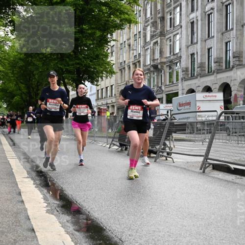 14.06.2026 - REWE Women's Run J. Mangold http://msf.ph/oto/9753571 14.06.2026 10:10:56 Ziel 10053, 10111, 10406, 10429, 10468, 10821, 10985, 11124, 11328, 11450, 11451, 11500 meine-sportfotos.de