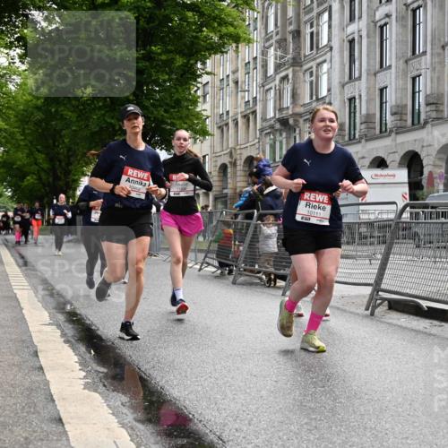 14.06.2026 - REWE Women's Run J. Mangold http://msf.ph/oto/9753577 14.06.2026 10:10:56 Ziel 10053, 10111, 10406, 10429, 10468, 10821, 10985, 11124, 11328, 11450, 11451, 11500 meine-sportfotos.de