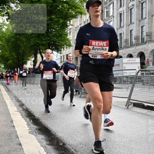 14.06.2026 - REWE Women's Run J. Mangold http://msf.ph/oto/9753588 14.06.2026 10:10:57 Ziel 10053, 10111, 10406, 10429, 10468, 11328, 11450, 11451, 11500 meine-sportfotos.de