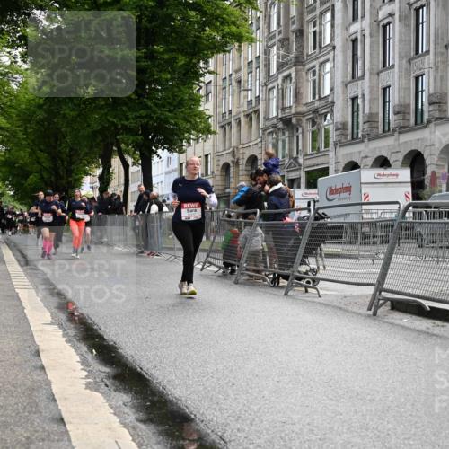 14.06.2026 - REWE Women's Run J. Mangold http://msf.ph/oto/9753606 14.06.2026 10:11:01 Ziel 10053, 10111, 10406, 10429, 10468, 10690, 11217, 11355, 11500 meine-sportfotos.de