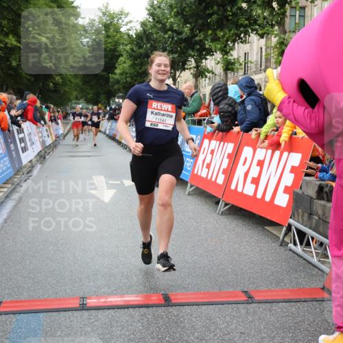 14.06.2026 - REWE Women's Run Strokosch-Dieckow http://msf.ph/oto/9753610 14.06.2026 09:48:44 Ziel 10115, 11141, 11529, 11530 meine-sportfotos.de