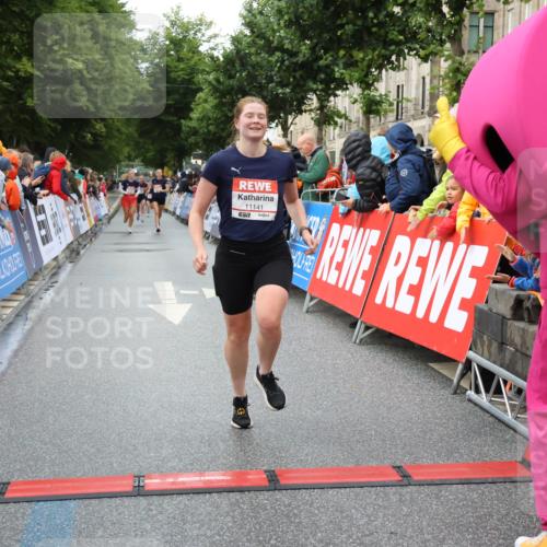 14.06.2026 - REWE Women's Run Strokosch-Dieckow http://msf.ph/oto/9753625 14.06.2026 09:48:44 Ziel 10115, 11141, 11529, 11530 meine-sportfotos.de