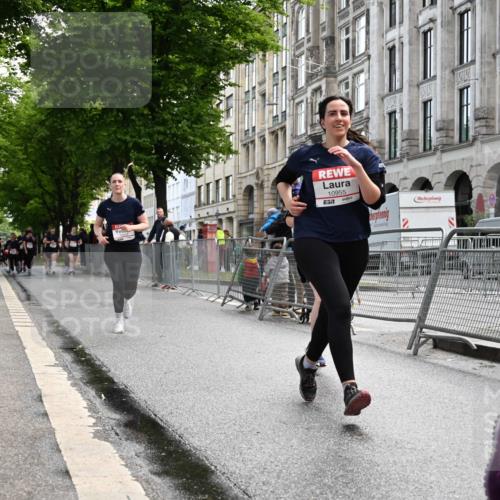 14.06.2026 - REWE Women's Run J. Mangold http://msf.ph/oto/9753639 14.06.2026 10:11:08 Ziel 10258, 10606, 10690, 10955, 11217, 11355 meine-sportfotos.de