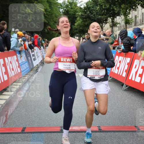 14.06.2026 - REWE Women's Run Strokosch-Dieckow http://msf.ph/oto/9753676 14.06.2026 09:48:38 Ziel 10115, 11351, 11529, 11530 meine-sportfotos.de