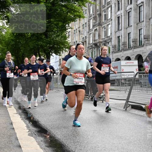14.06.2026 - REWE Women's Run J. Mangold http://msf.ph/oto/9753682 14.06.2026 10:11:19 Ziel 10001, 10002, 10003, 10004, 10005, 10130, 10137, 10180, 10240, 10254, 10734, 11017, 11260, 11488, 11495 meine-sportfotos.de