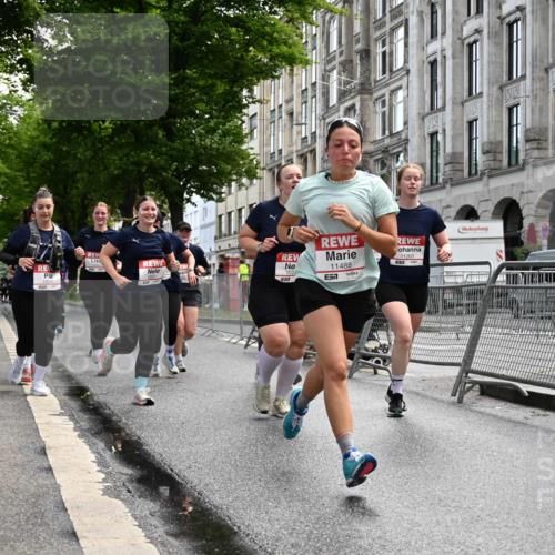 14.06.2026 - REWE Women's Run J. Mangold http://msf.ph/oto/9753684 14.06.2026 10:11:19 Ziel 10001, 10002, 10003, 10004, 10005, 10130, 10137, 10180, 10240, 10254, 10734, 11017, 11260, 11488, 11495 meine-sportfotos.de