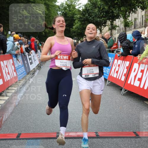 14.06.2026 - REWE Women's Run Strokosch-Dieckow http://msf.ph/oto/9753688 14.06.2026 09:48:38 Ziel 10115, 11351, 11529, 11530 meine-sportfotos.de
