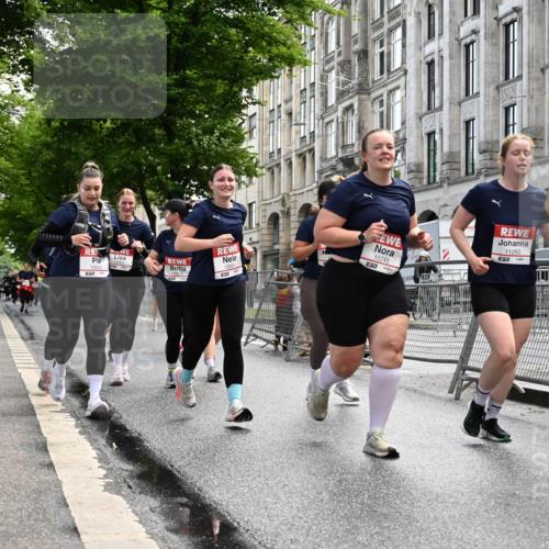 14.06.2026 - REWE Women's Run J. Mangold http://msf.ph/oto/9753690 14.06.2026 10:11:19 Ziel 10001, 10002, 10003, 10004, 10005, 10130, 10137, 10180, 10240, 10254, 10734, 11017, 11260, 11488, 11495 meine-sportfotos.de