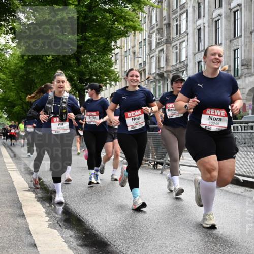 14.06.2026 - REWE Women's Run J. Mangold http://msf.ph/oto/9753695 14.06.2026 10:11:20 Ziel 10001, 10002, 10003, 10004, 10005, 10130, 10137, 10180, 10240, 10254, 10734, 10981, 11017, 11260, 11488, 11495 meine-sportfotos.de