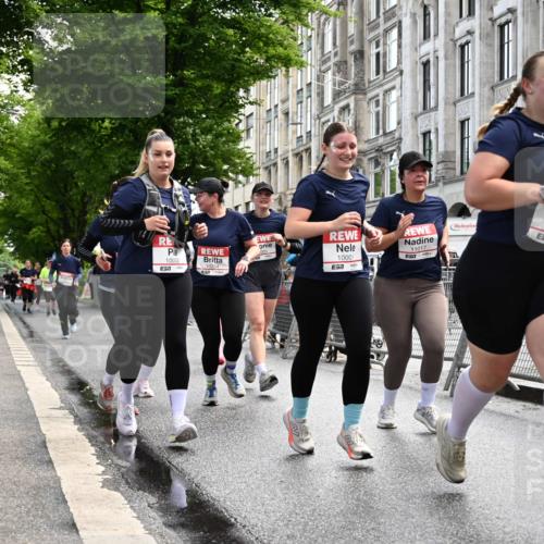 14.06.2026 - REWE Women's Run J. Mangold http://msf.ph/oto/9753696 14.06.2026 10:11:20 Ziel 10001, 10002, 10003, 10004, 10005, 10130, 10137, 10180, 10240, 10254, 10734, 10981, 11017, 11260, 11488, 11495 meine-sportfotos.de