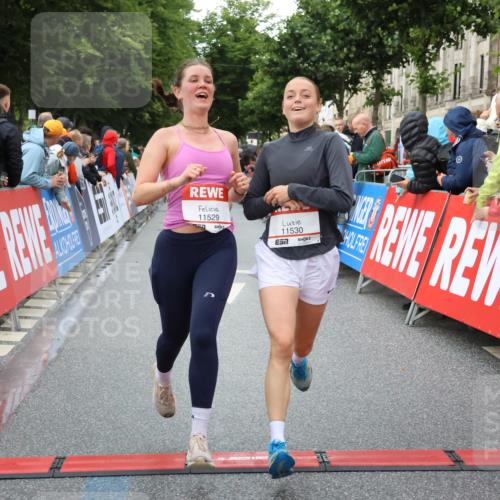 14.06.2026 - REWE Women's Run Strokosch-Dieckow http://msf.ph/oto/9753702 14.06.2026 09:48:38 Ziel 10115, 11351, 11529, 11530 meine-sportfotos.de