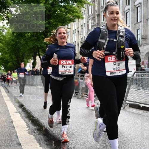 14.06.2026 - REWE Women's Run J. Mangold http://msf.ph/oto/9753709 14.06.2026 10:11:21 Ziel 10001, 10002, 10003, 10004, 10005, 10130, 10137, 10180, 10240, 10254, 10734, 10981, 11017, 11260, 11488, 11495 meine-sportfotos.de