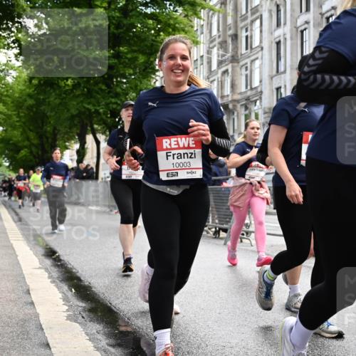 14.06.2026 - REWE Women's Run J. Mangold http://msf.ph/oto/9753711 14.06.2026 10:11:22 Ziel 10001, 10002, 10003, 10004, 10005, 10130, 10137, 10180, 10240, 10254, 10981, 11017, 11260, 11488, 11495 meine-sportfotos.de