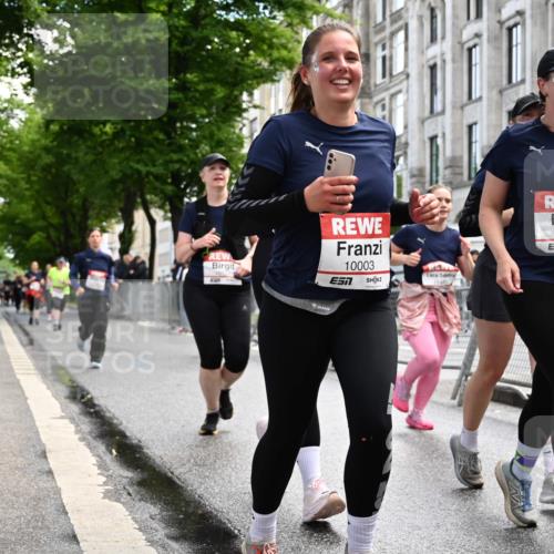14.06.2026 - REWE Women's Run J. Mangold http://msf.ph/oto/9753713 14.06.2026 10:11:22 Ziel 10001, 10002, 10003, 10004, 10005, 10130, 10137, 10180, 10240, 10254, 10981, 11017, 11260, 11488, 11495 meine-sportfotos.de