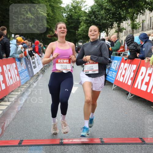 14.06.2026 - REWE Women's Run Strokosch-Dieckow http://msf.ph/oto/9753720 14.06.2026 09:48:38 Ziel 10115, 11351, 11529, 11530 meine-sportfotos.de