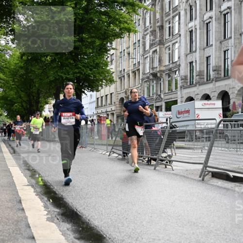 14.06.2026 - REWE Women's Run J. Mangold http://msf.ph/oto/9753728 14.06.2026 10:11:24 Ziel 10001, 10002, 10003, 10004, 10005, 10130, 10137, 10240, 10247, 10254, 10981, 11017, 11260, 11495 meine-sportfotos.de