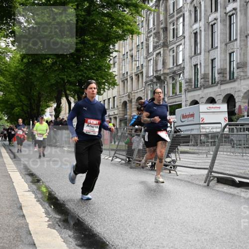 14.06.2026 - REWE Women's Run J. Mangold http://msf.ph/oto/9753732 14.06.2026 10:11:24 Ziel 10001, 10002, 10003, 10004, 10005, 10130, 10137, 10240, 10247, 10254, 10981, 11017, 11260, 11495 meine-sportfotos.de