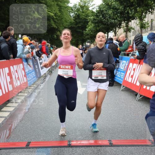 14.06.2026 - REWE Women's Run Strokosch-Dieckow http://msf.ph/oto/9753746 14.06.2026 09:48:38 Ziel 10115, 11351, 11529, 11530 meine-sportfotos.de