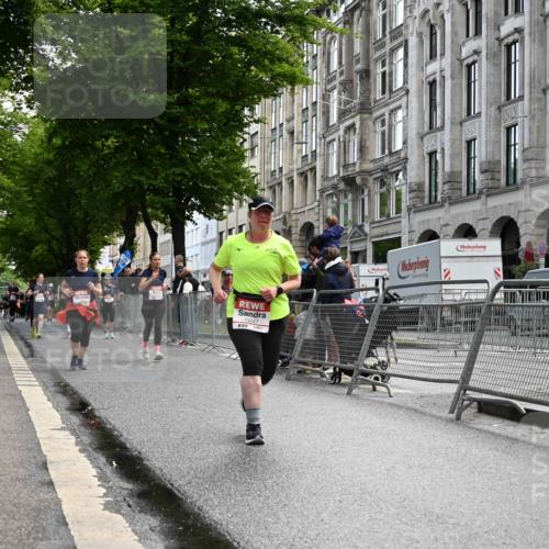 14.06.2026 - REWE Women's Run J. Mangold http://msf.ph/oto/9753750 14.06.2026 10:11:28 Ziel 10130, 10247, 10325, 10981, 11223 meine-sportfotos.de
