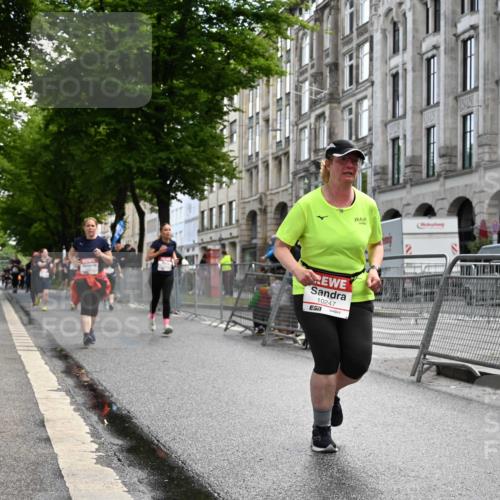 14.06.2026 - REWE Women's Run J. Mangold http://msf.ph/oto/9753756 14.06.2026 10:11:29 Ziel 10130, 10247, 10325, 10981, 11223 meine-sportfotos.de