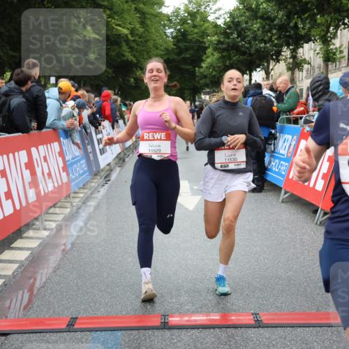 14.06.2026 - REWE Women's Run Strokosch-Dieckow http://msf.ph/oto/9753758 14.06.2026 09:48:38 Ziel 10115, 11351, 11529, 11530 meine-sportfotos.de