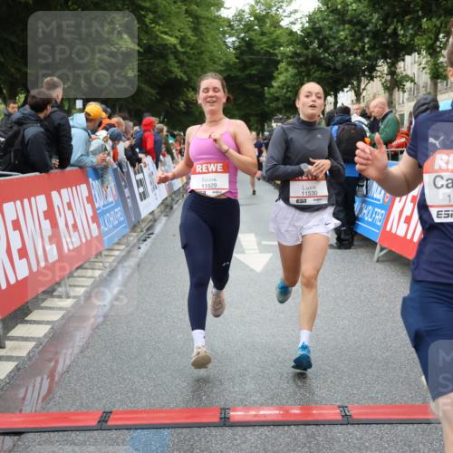 14.06.2026 - REWE Women's Run Strokosch-Dieckow http://msf.ph/oto/9753770 14.06.2026 09:48:38 Ziel 10115, 11351, 11529, 11530 meine-sportfotos.de