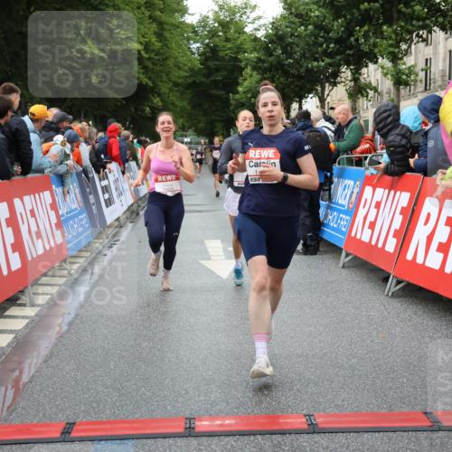14.06.2026 - REWE Women's Run Strokosch-Dieckow http://msf.ph/oto/9753799 14.06.2026 09:48:37 Ziel 10115, 11351, 11529, 11530 meine-sportfotos.de