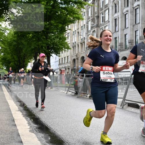 14.06.2026 - REWE Women's Run J. Mangold http://msf.ph/oto/9753820 14.06.2026 10:11:37 Ziel 10086, 10769, 10770, 10804, 10975, 11223, 11494 meine-sportfotos.de