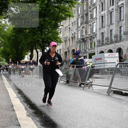 14.06.2026 - REWE Women's Run J. Mangold http://msf.ph/oto/9753828 14.06.2026 10:11:38 Ziel 10086, 10769, 10770, 10804, 10975, 11494 meine-sportfotos.de