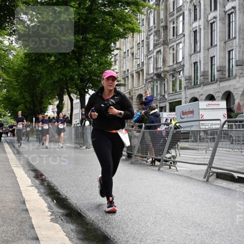14.06.2026 - REWE Women's Run J. Mangold http://msf.ph/oto/9753830 14.06.2026 10:11:38 Ziel 10086, 10769, 10770, 10804, 10975, 11494 meine-sportfotos.de