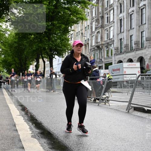 14.06.2026 - REWE Women's Run J. Mangold http://msf.ph/oto/9753834 14.06.2026 10:11:38 Ziel 10086, 10769, 10770, 10804, 10975, 11494 meine-sportfotos.de