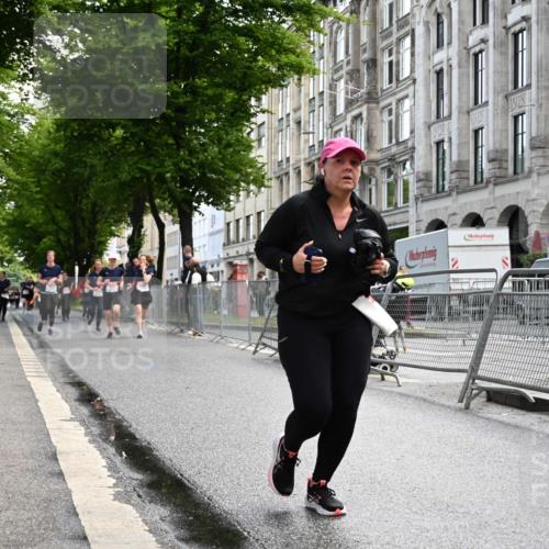 14.06.2026 - REWE Women's Run J. Mangold http://msf.ph/oto/9753836 14.06.2026 10:11:38 Ziel 10086, 10769, 10770, 10804, 10975, 11494 meine-sportfotos.de
