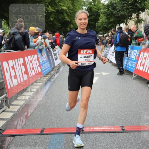 14.06.2026 - REWE Women's Run Strokosch-Dieckow http://msf.ph/oto/9753848 14.06.2026 09:48:34 Ziel 10115, 10755, 10827, 11097, 11351, 11529, 11530 meine-sportfotos.de