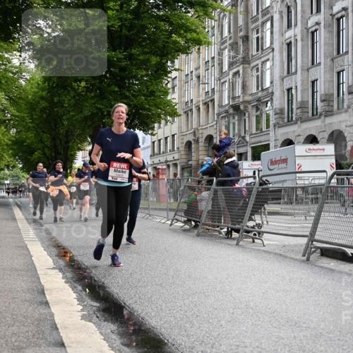 14.06.2026 - REWE Women's Run J. Mangold http://msf.ph/oto/9753864 14.06.2026 10:11:44 Ziel 10036, 10298, 10620, 10769, 10770, 10913, 11019, 11317 meine-sportfotos.de