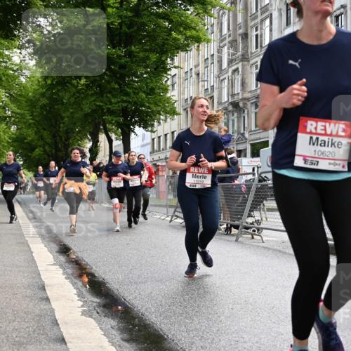 14.06.2026 - REWE Women's Run J. Mangold http://msf.ph/oto/9753884 14.06.2026 10:11:46 Ziel 10036, 10298, 10357, 10620, 10769, 10770, 10913, 11019, 11317 meine-sportfotos.de
