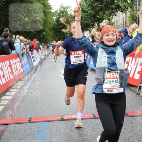 14.06.2026 - REWE Women's Run Strokosch-Dieckow http://msf.ph/oto/9753930 14.06.2026 09:48:29 Ziel 10755, 10827, 10843, 10935, 11097, 11351 meine-sportfotos.de