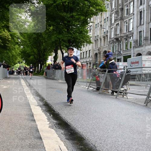 14.06.2026 - REWE Women's Run J. Mangold http://msf.ph/oto/9754049 14.06.2026 10:12:09 Ziel 10525 meine-sportfotos.de