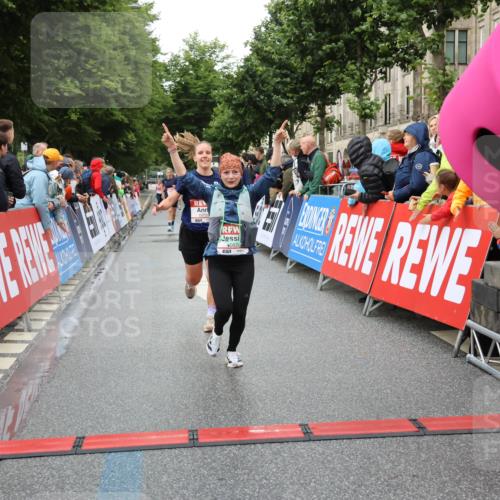14.06.2026 - REWE Women's Run Strokosch-Dieckow http://msf.ph/oto/9754050 14.06.2026 09:48:28 Ziel 10573, 10755, 10827, 10843, 10935, 11097 meine-sportfotos.de