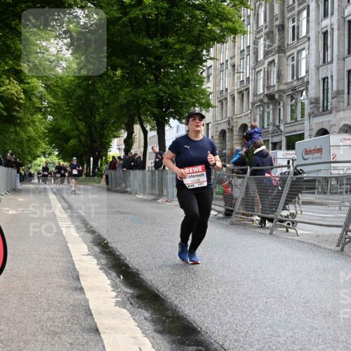 14.06.2026 - REWE Women's Run J. Mangold http://msf.ph/oto/9754056 14.06.2026 10:12:09 Ziel 10525 meine-sportfotos.de