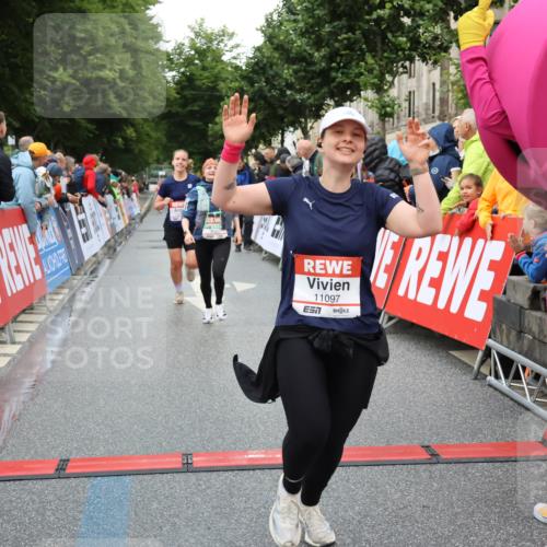 14.06.2026 - REWE Women's Run Strokosch-Dieckow http://msf.ph/oto/9754082 14.06.2026 09:48:27 Ziel 10573, 10755, 10827, 10843, 10935, 11097 meine-sportfotos.de
