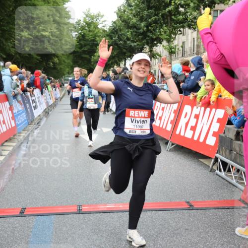 14.06.2026 - REWE Women's Run Strokosch-Dieckow http://msf.ph/oto/9754112 14.06.2026 09:48:27 Ziel 10573, 10755, 10827, 10843, 10935, 11097 meine-sportfotos.de