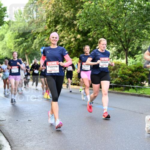 14.06.2026 - REWE Women's Run Dr. Thomas Lammeyer http://msf.ph/oto/9754121 14.06.2026 09:17:20 Laufen 10952, 57, 10154, 10847 meine-sportfotos.de