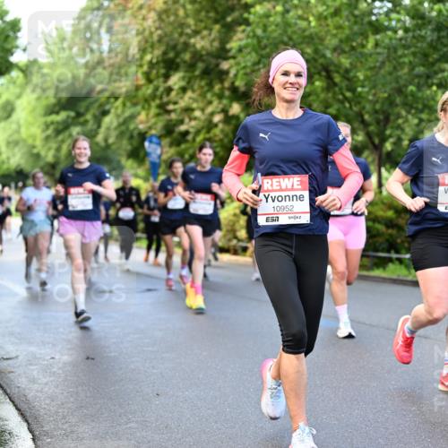 14.06.2026 - REWE Women's Run Dr. Thomas Lammeyer http://msf.ph/oto/9754132 14.06.2026 09:17:21 Laufen 10952, 10154, 7 meine-sportfotos.de